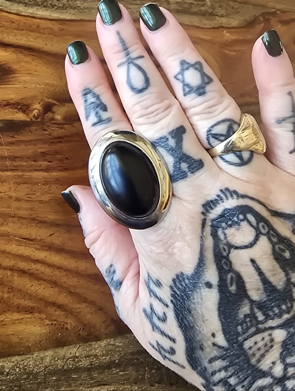 Rare And Discontinued Evil Pawn Jewelry Black Onyx Oval Ring